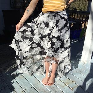 Vintage Me Brand Gorgeous dressy layered skirt. High front hem sz L waist 33